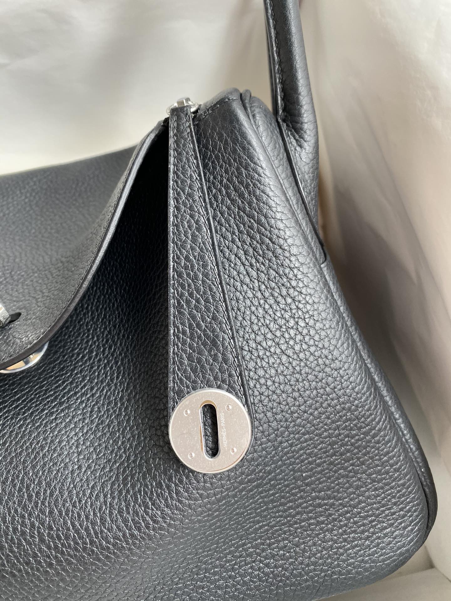 Hermes Lindy 30cm Handbag Shoulder Bag In Black Clemence Leather